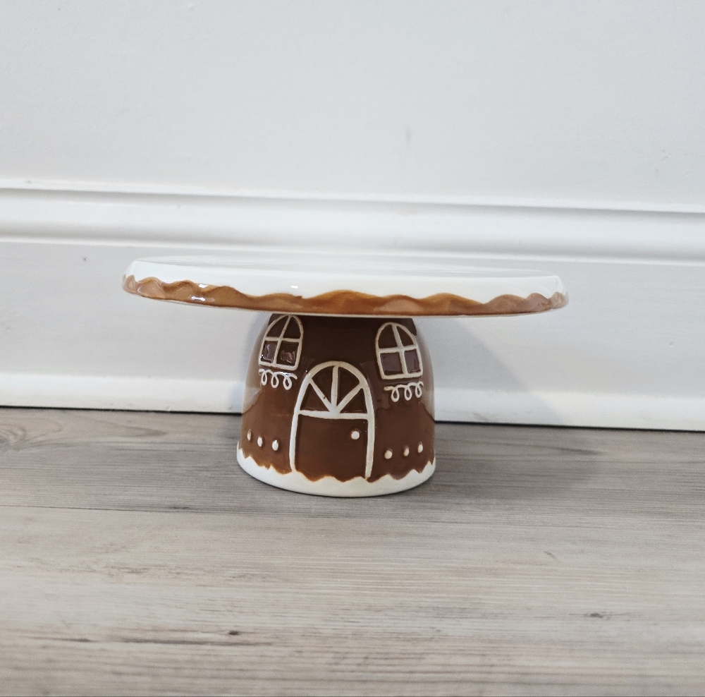 Target Bullseye Playground Christmas 2025 Ceramic Gingerbread Cake Stand - Picture 2 of 8